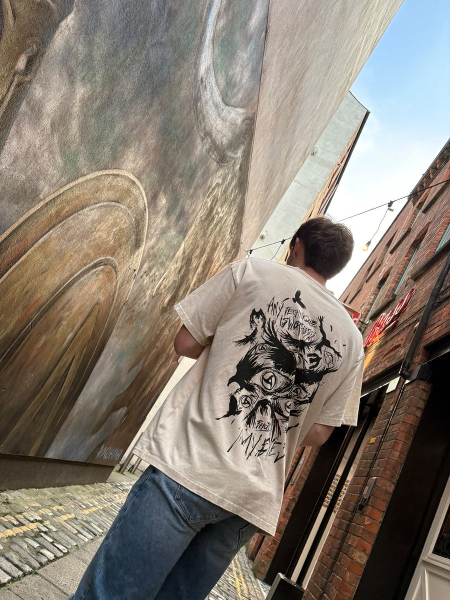 A fan wearing the ITACHI TECHNIQUE TEE